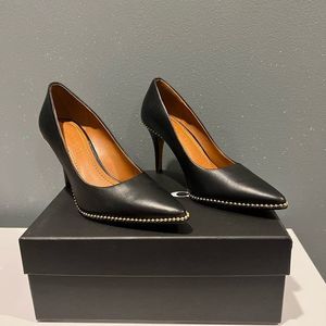 Coach 85mm Parker/ Waverly pump with bead chain in size 5.5